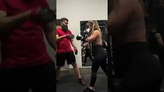 Pad work бокс в формате фитнес для девушек