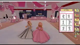 Playing Berry Avenue with Sophia in Roblox's HS AND FREINDS RP