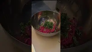 Как я люблю есть квашеную со свёклой?)