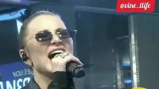 Под грустный дэнс