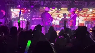 Los Dos Carnales Mis Raíces
