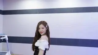 Youth With You 2 Bunny Zhang + Vicky Wei Retro Future Dance Cover | 青春有你2 魏辰张楚寒合作舞蹈练习室