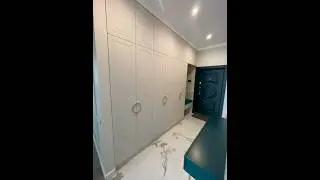 Шкаф распашной шкаф в прихожую с мягкой обивкой и подсветкой 