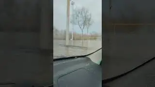 Оренбург, Вода идёт ч-з дорогу и отрезает два берега.