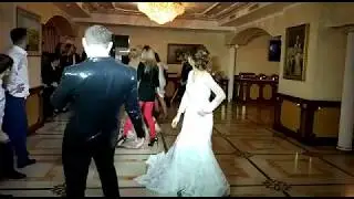 Отчаянный прыжок за букетом невесты и красивый пас ногой !
