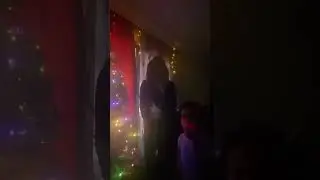 Cantando con mi madre las canciones de Karol g