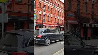 Москва. Патрики. Дорогие тачки и простые люди. 