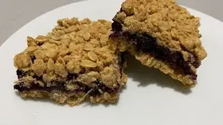 Oats and Mixed Berries Crumble Bars