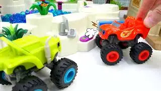 Вспыш и чудо машинки - Видео с игрушками - Машинки против злодея