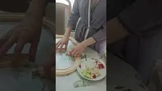Ребенок любит пельмени и поезда