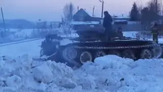 Спасение грузовиков, Фуры вытягивают из кювета