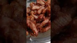 Ultimate Fried Pork in Bangkok 🇹🇭🔥  #bangkokfoodtours #thaifood @danny_and_diggy  #streetfood
