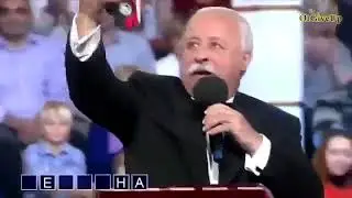 Мем Автомобиль, поле чудес, стоит посмотреть