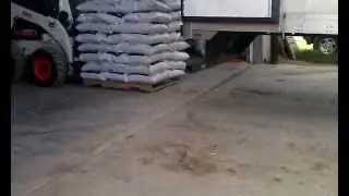 How to unload / load Tractor Trailer Pallets Without A Loading Dock
