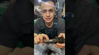 El mecánico pide muchas piezas para reparar mi moto