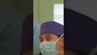 Мужчины исправляют губы 