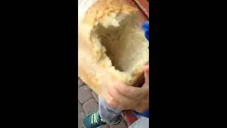ЛУКИ-MEN:КОРМИТ ГОЛУБЕЙ ХЛЕБОМ