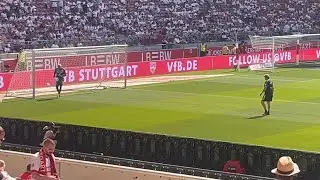 SO wärmt sich Mainz-Torwart ROBIN ZENTNER auf ein Liga-Spiel gegen den VfB Stuttgart auf!