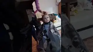 Первая стрижка Ариши 07.04.21