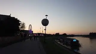 Польща, Краків, набережна Вісли ввечері