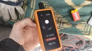 Вроде должен, но не работает!   EL 50448  светится лоу бат ( low bat )