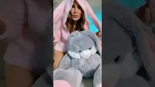A mom / mum and her bunny 🐰 Happy Easter 🐣