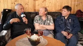 КОМАРОВО. Валерий Попов, Алексей Горенко, Григорий Белов беседуют в 