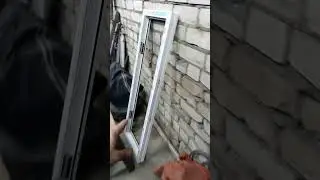 Лета не хватило, пришлось зимой окна менять 🥶