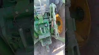 джон дир 6135 В, говорят мтз 1221 уступает 😂 . но сравнение цены то мтз