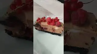 Нарезное пирожное шоколадная вишня