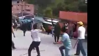 IMPRESIONANTE PELEA CON MACHETES EN COLOMBIA