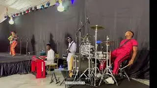 Netflix standard praise Jamz 🔥🔥🔥 -  Drummer fell off during play🥵
