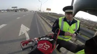 ГАИ и знак Автомагистраль. И электровелосипед.