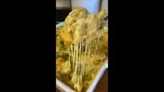 **WATCH THESE CHEESE PULLS** | Cheesy Baked Mac N Cheese #shorts #macncheese #cheese