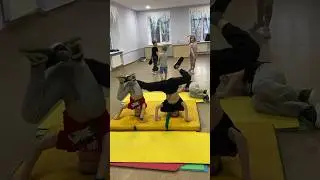 Кто кого перестоит на голове челлендж 🤸‍♂️😅 #челлендж