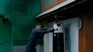 Тренировка по боксу на мешке