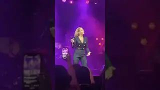 Hadise İzmir düğününde sahne aldı | Farkımız var, Evlenmeliyiz, Hay Hay, Küçük bir yol, Deli Oğlan..