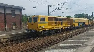 Bahnhof Jüterbog,  Durchfahrt Dreischwellenstopfmaschine #Gleisbau #trainspotting #brandenburg #4k