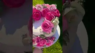Кремовая флористика 🫠На руке у меня 3 кг800гр , очень ияжело😅Но хотела показать Вам эту красоту🫶