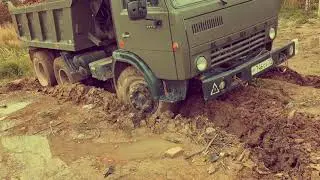 КАМАЗ 55111 застрял в глине