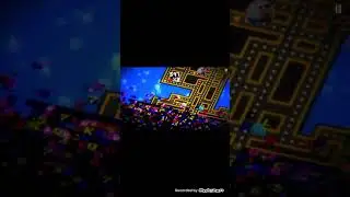 Играю в игру на Android пакмен
