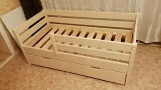 Детская кроватка из натурального дерева