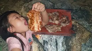 Primitive Technology - Cooking Beef with Little Girl and Eating delicious