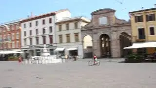 Площадь Пьяцца Кавур Римини Италия