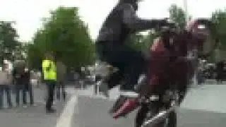 De clip: Wielen in de lucht 2 (Da revolution)