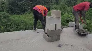 Building 🏫 in Ghana. The First Floor Blocking up Guys!