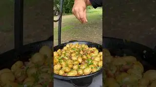 Жареная КАРТОШКА 🥔 Рецепт МОЛОДОЙ  картошки с Салом НА ПРИРОДЕ