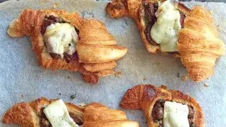 Круассаны с Колбасками Меркез и сыром Фонтина Рецепт Гордона Рамзи