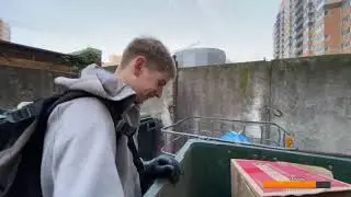РОЮСЬ В ПОМОЙКАХ