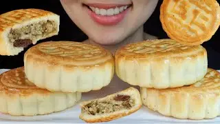 ASMR chinese moon cake real eating sounds